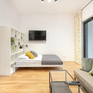 cozy-studio-with-balcony-and-parking-by-renters.poznan-hotels.com/